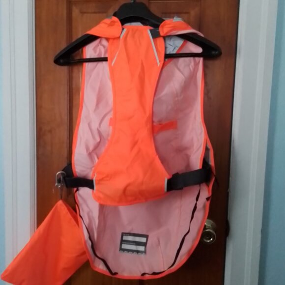 XXL dog rain coat with storage tote - Picture 2 of 3